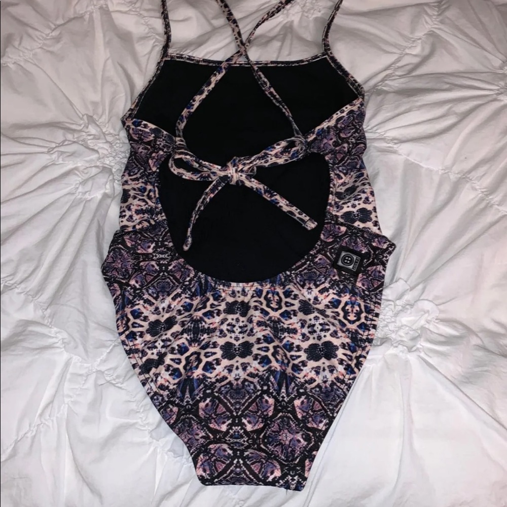 ❌SOLD❌Jolyn pattern tie back onesie - Picture 2 of 4